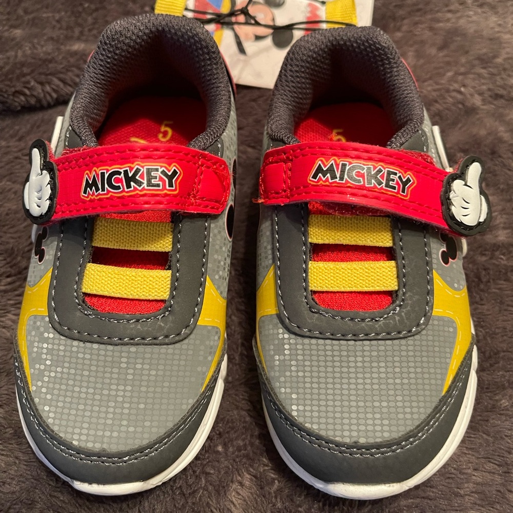 NWT Disney Mickey Mouse sneakers sz 5 Velcro strap